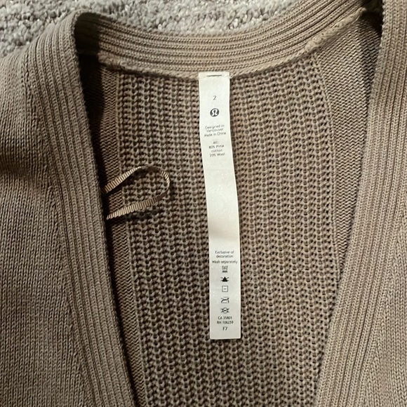 Lululemon cotton knit textured wrap in trench - Picture 5 of 5